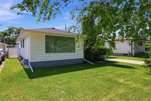 30 Woodcrest Dr, Winnipeg, MB - Outdoor