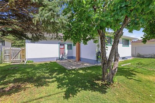 30 Woodcrest Dr, Winnipeg, MB - Outdoor