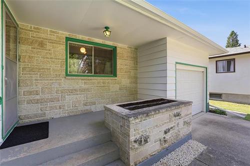 30 Woodcrest Dr, Winnipeg, MB - Outdoor With Exterior