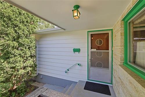 30 Woodcrest Dr, Winnipeg, MB - Outdoor With Exterior