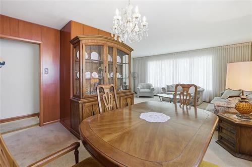30 Woodcrest Dr, Winnipeg, MB - Indoor Photo Showing Dining Room