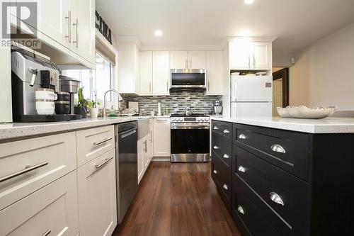 159 Mcfadden Ave, Sault Ste. Marie, ON - Indoor Photo Showing Kitchen With Upgraded Kitchen