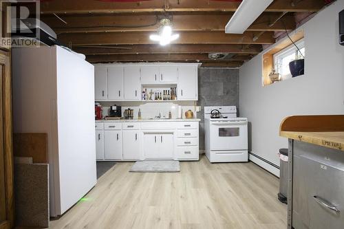 159 Mcfadden Ave, Sault Ste. Marie, ON - Indoor Photo Showing Kitchen