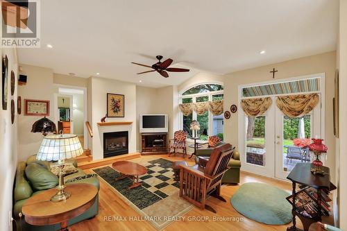 2692 Colman Street, Ottawa, ON - Indoor Photo Showing Living Room With Fireplace