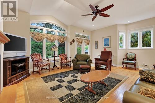 2692 Colman Street, Ottawa, ON - Indoor Photo Showing Living Room