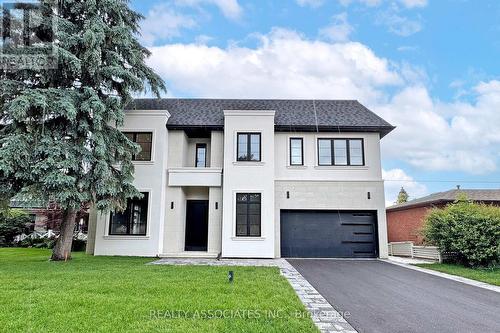 32 Cossar Avenue, Aurora, ON - Outdoor With Facade