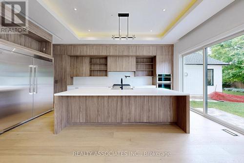 32 Cossar Avenue, Aurora, ON - Indoor Photo Showing Kitchen