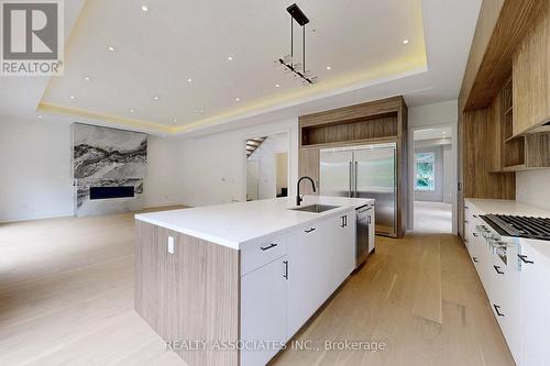 32 Cossar Avenue, Aurora, ON - Indoor Photo Showing Kitchen