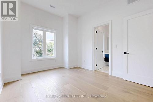 32 Cossar Avenue, Aurora, ON - Indoor Photo Showing Other Room