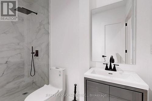 32 Cossar Avenue, Aurora, ON - Indoor Photo Showing Bathroom
