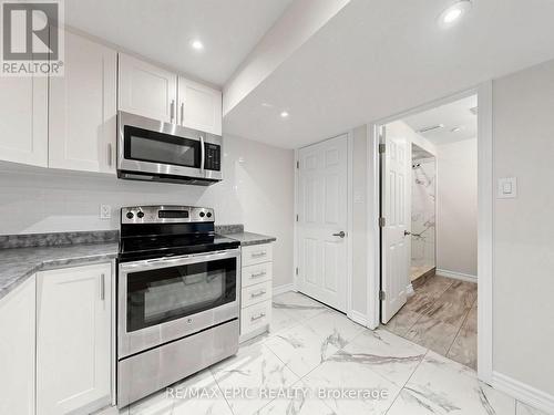 74 Dewpoint Road, Vaughan, ON - Indoor Photo Showing Kitchen