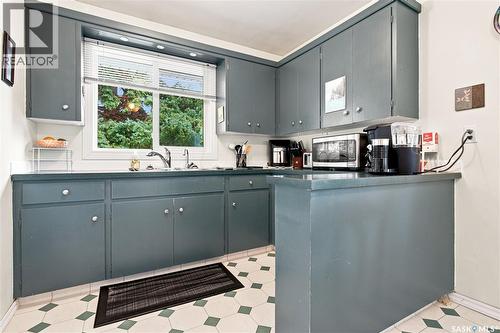 448 Robinson Street, Regina, SK - Indoor Photo Showing Kitchen