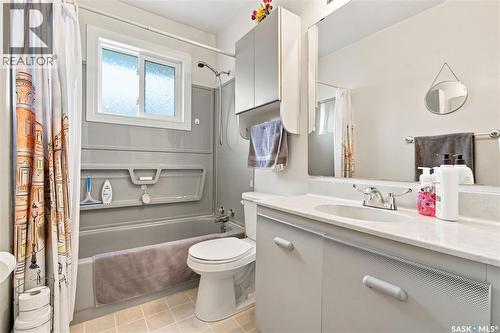 448 Robinson Street, Regina, SK - Indoor Photo Showing Bathroom
