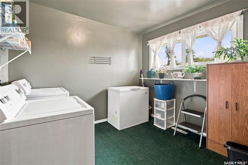 448 Robinson Street, Regina, SK - Indoor Photo Showing Laundry Room