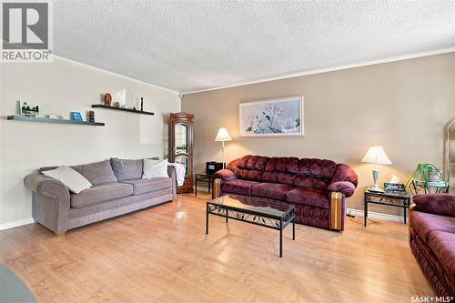 448 Robinson Street, Regina, SK - Indoor Photo Showing Living Room