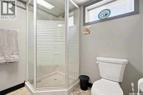 448 Robinson Street, Regina, SK - Indoor Photo Showing Bathroom