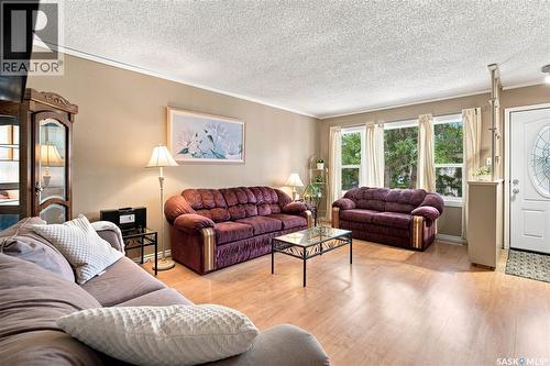 448 Robinson Street, Regina, SK - Indoor Photo Showing Living Room