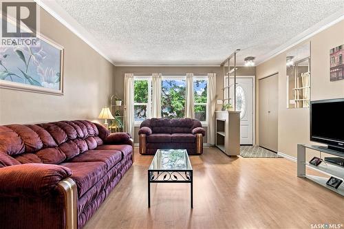 448 Robinson Street, Regina, SK - Indoor Photo Showing Living Room