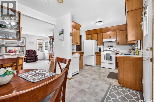 919 Holdsworth Crescent, Moose Jaw, SK - Indoor Photo Showing Kitchen
