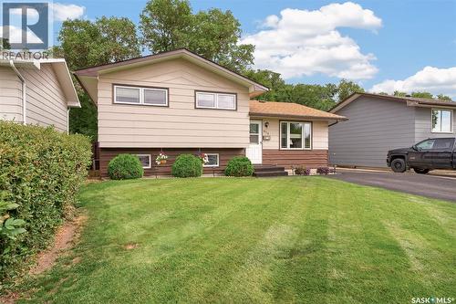 919 Holdsworth Crescent, Moose Jaw, SK - Outdoor