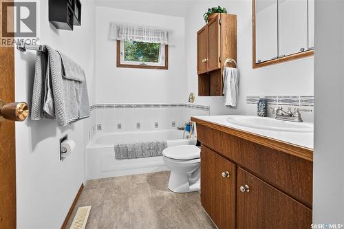 919 Holdsworth Crescent, Moose Jaw, SK - Indoor Photo Showing Bathroom