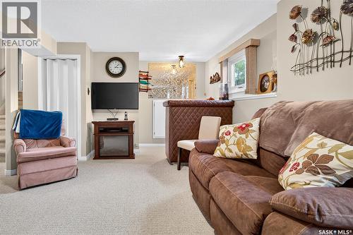 919 Holdsworth Crescent, Moose Jaw, SK - Indoor Photo Showing Living Room