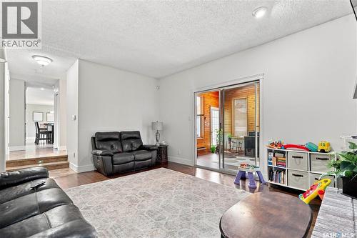 242 Auld Crescent, Saskatoon, SK - Indoor Photo Showing Living Room