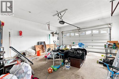 242 Auld Crescent, Saskatoon, SK - Indoor Photo Showing Garage