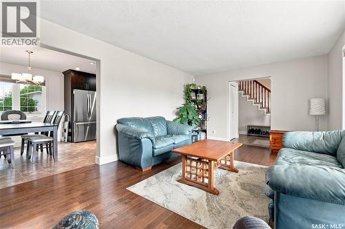 242 Auld Crescent, Saskatoon, SK - Indoor Photo Showing Living Room