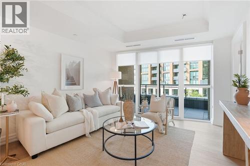 2060 Lakeshore Road Unit# 310, Burlington, ON - Indoor Photo Showing Living Room