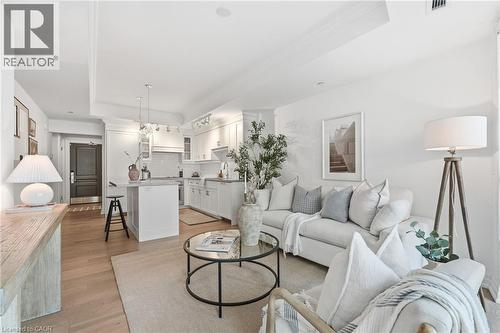 2060 Lakeshore Road Unit# 310, Burlington, ON - Indoor Photo Showing Living Room