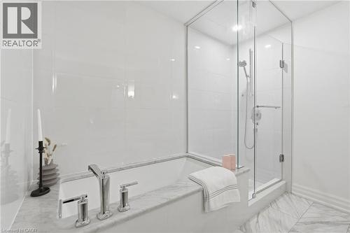 2060 Lakeshore Road Unit# 310, Burlington, ON - Indoor Photo Showing Bathroom