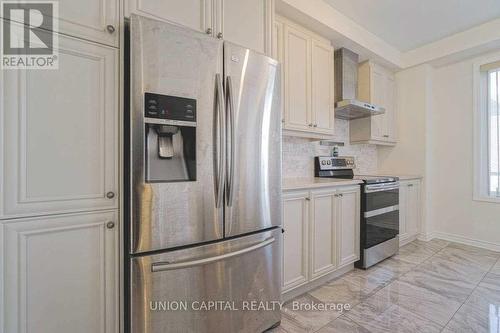 90 Cornell Centre Boulevard, Markham, ON - Indoor Photo Showing Kitchen