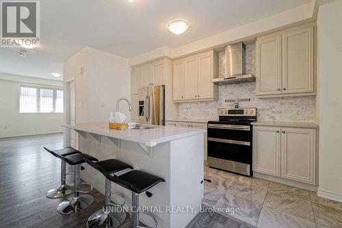 90 Cornell Centre Boulevard, Markham, ON - Indoor Photo Showing Kitchen With Upgraded Kitchen