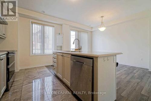 90 Cornell Centre Boulevard, Markham, ON - Indoor Photo Showing Kitchen