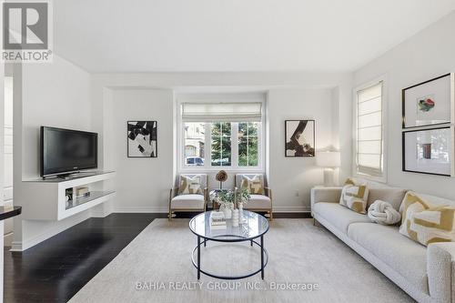 55 Cedar Lake Crescent E, Brampton, ON - Indoor Photo Showing Living Room