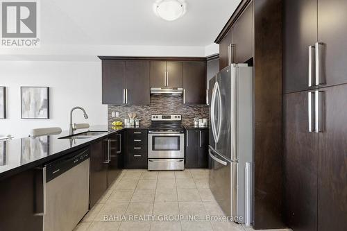 55 Cedar Lake Crescent E, Brampton, ON - Indoor Photo Showing Kitchen With Upgraded Kitchen