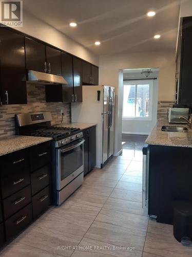 39 Hockley Path, Brampton, ON - Indoor Photo Showing Kitchen With Double Sink