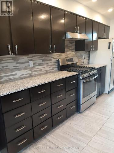 39 Hockley Path, Brampton, ON - Indoor Photo Showing Kitchen With Upgraded Kitchen