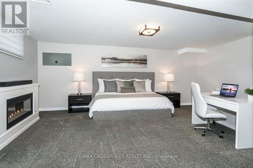 Easily used as 1 or 2 bedrooms! (virtually staged) - 655 Dodsworth Crescent, Mississauga, ON - Indoor Photo Showing Bedroom
