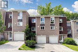 8 RUSTY CREST WAY  Toronto, ON M2J 2Y4