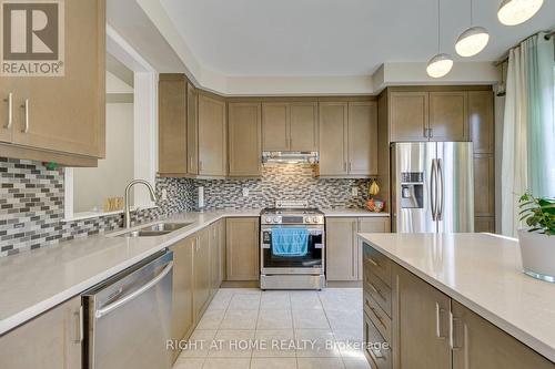 40 Stillwater Crescent, Hamilton, ON - Indoor Photo Showing Kitchen With Double Sink With Upgraded Kitchen