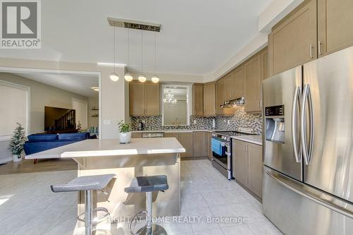 40 Stillwater Crescent, Hamilton, ON - Indoor Photo Showing Kitchen With Upgraded Kitchen