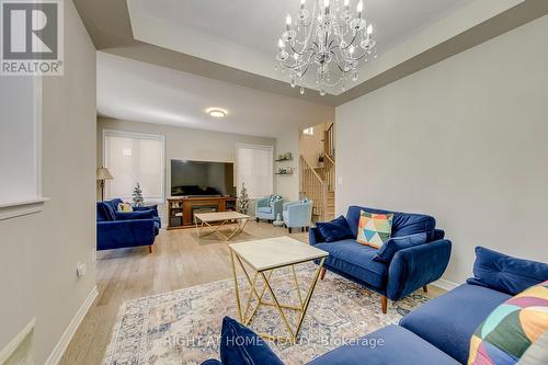 40 Stillwater Crescent, Hamilton, ON - Indoor Photo Showing Living Room