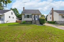 722 WOODHAVEN AVENUE Sarnia, ON N7S 2W1