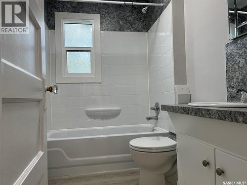 1255 Atkinson Street, Regina, SK - Indoor Photo Showing Bathroom