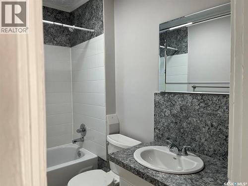 1255 Atkinson Street, Regina, SK - Indoor Photo Showing Bathroom