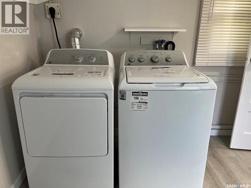 1255 Atkinson Street, Regina, SK - Indoor Photo Showing Laundry Room