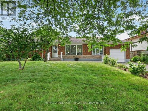 8 CHAMPA DRIVE  St. Catharines (Vine/Linwell), ON L2M 3K2