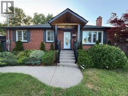 2105 MAPLEWOOD Drive  Burlington, ON L7R 2C6